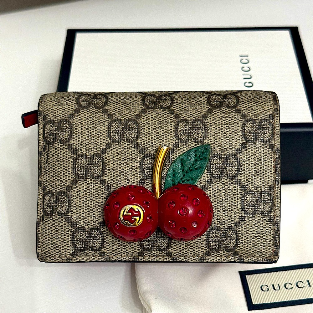 Authentic Gucci wallet. Red GG Supreme Canvas Cherry 🍒 wallet. Case card Gucci